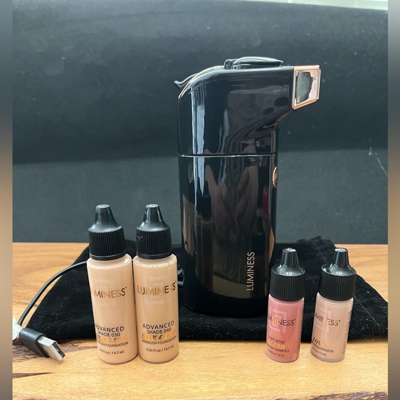 Luminess Other - Luminess Breeze Airbrush Makeup & Skincare System Kit